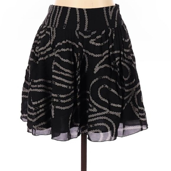 Banana Republic Dresses & Skirts - Banana Republic Size 8 Silk Skirt